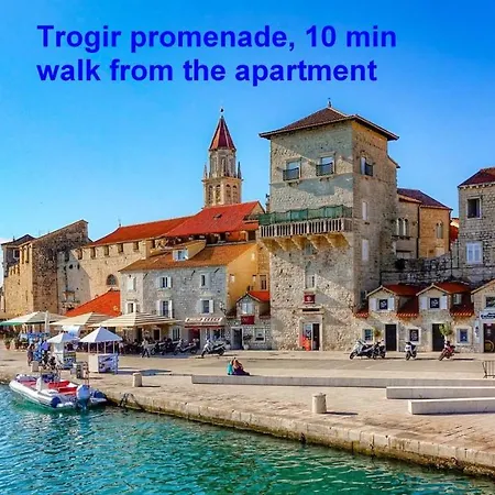 Apartman A2 - Seafront With Balcony 1 Min To