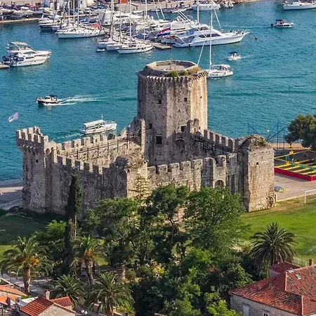 A 2 - Seafront With Balcony 1 Min To * Trogir