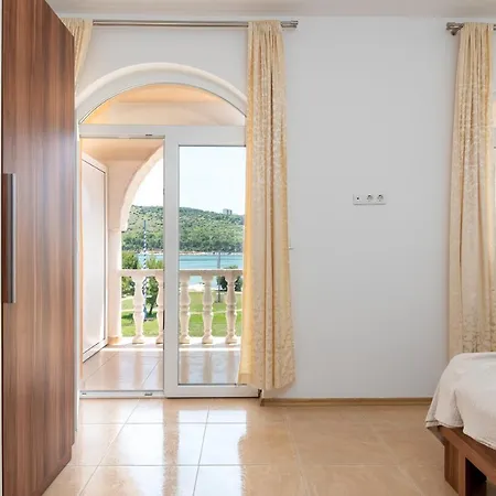 A 2 - Seafront With Balcony 1 Min To Apartment