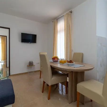 A2 - Seafront With Balcony 1 Min To Apartman