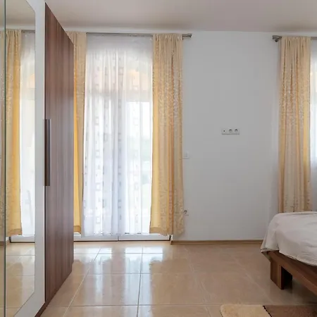 A 2 - Seafront With Balcony 1 Min To Trogir