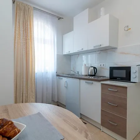 Apartman A2 - Seafront With Balcony 1 Min To *