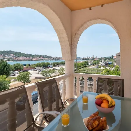 A 2 - Seafront With Balcony 1 Min To Apartment Trogir