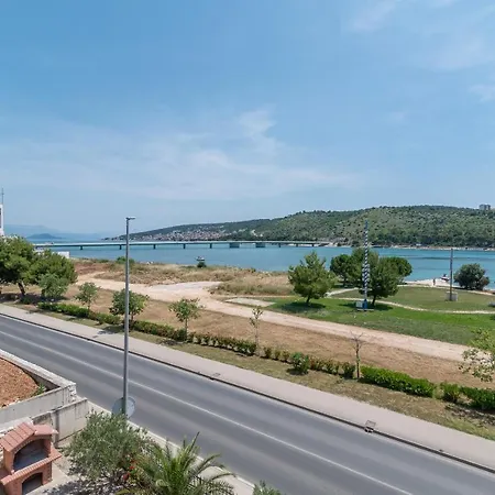 A 2 - Seafront With Balcony 1 Min To Apartment *