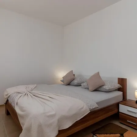 A 2 - Seafront With Balcony 1 Min To Apartment *