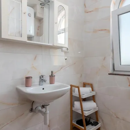 Apartman A2 - Seafront With Balcony 1 Min To *