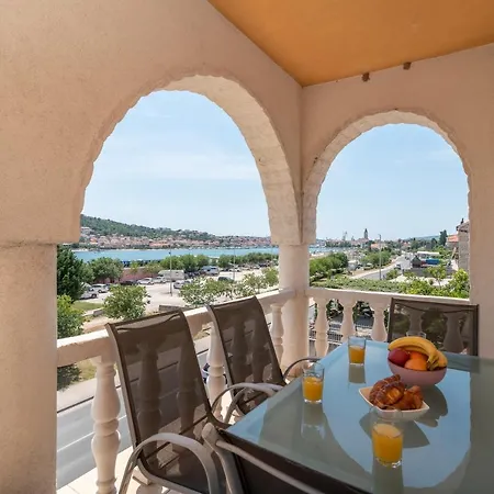 Apartment A 2 - Seafront With Balcony 1 Min To *