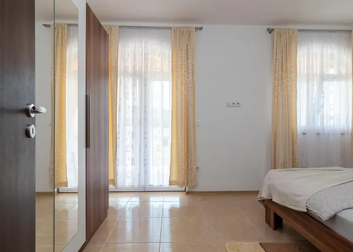 A2 - Seafront With Balcony 1 Min To Traù