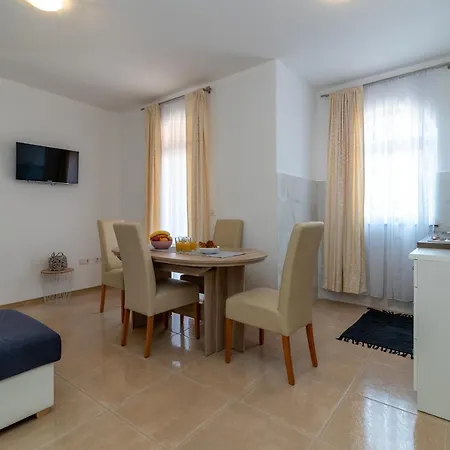 A2 - Seafront With Balcony 1 Min To *