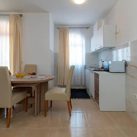 A2 - Seafront With Balcony 1 Min To * Trogir