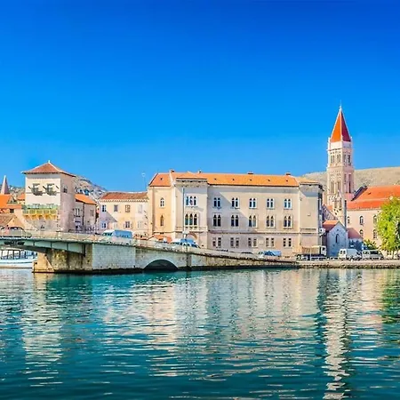 Apartamento A2 - Seafront With Balcony 1 Min To Trogir