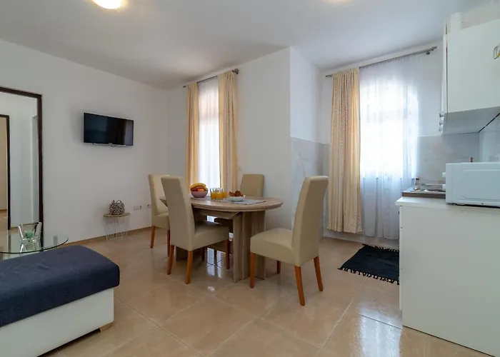 A2 - Seafront With Balcony 1 Min To *