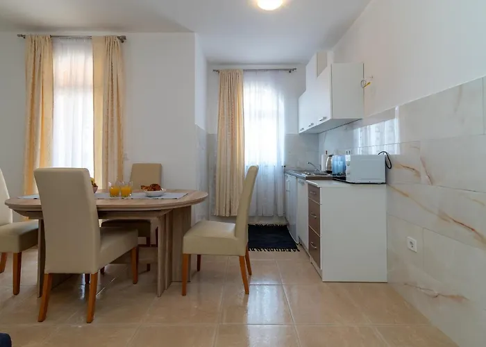 A2 - Seafront With Balcony 1 Min To * Trogir