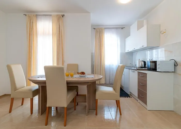 A2 - Seafront With Balcony 1 Min To * Trogir