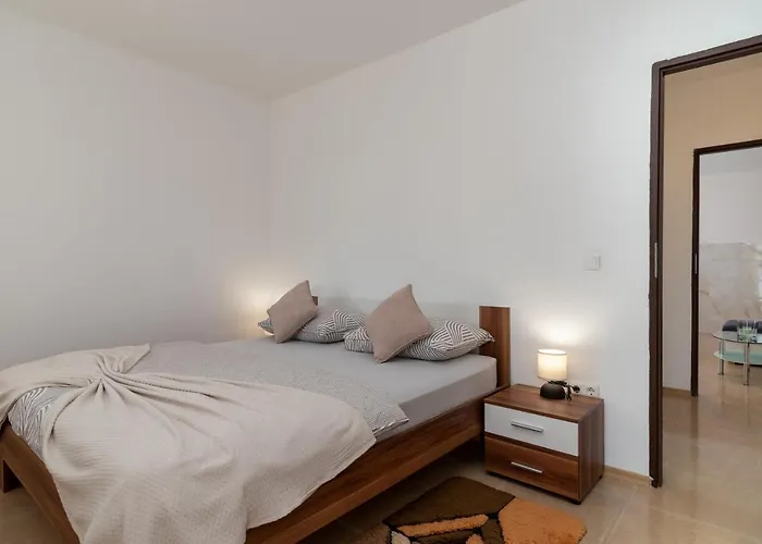 A2 - Seafront With Balcony 1 Min To Trogir