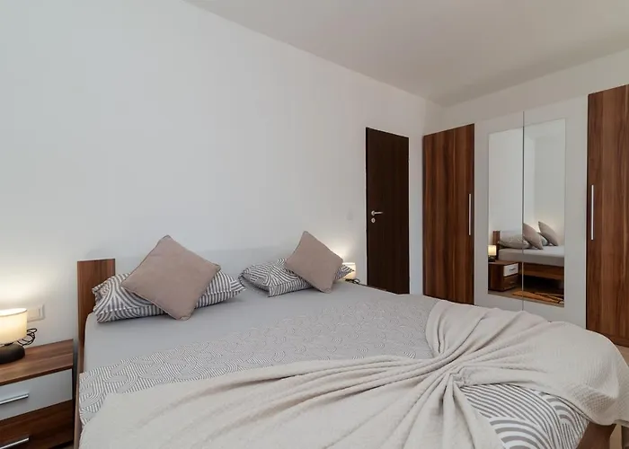 A2 - Seafront With Balcony 1 Min To