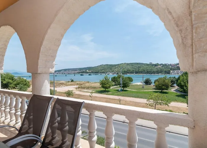 A2 - Seafront With Balcony 1 Min To Apartamento